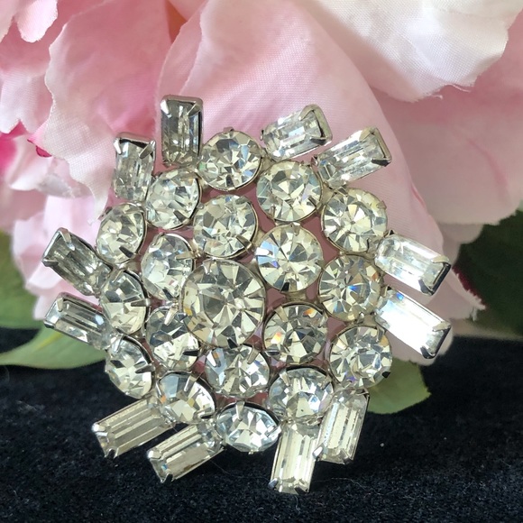 Albert Weiss Jewelry - Large (2.25”)Vintage Weiss Rhinestone Brooch Pin